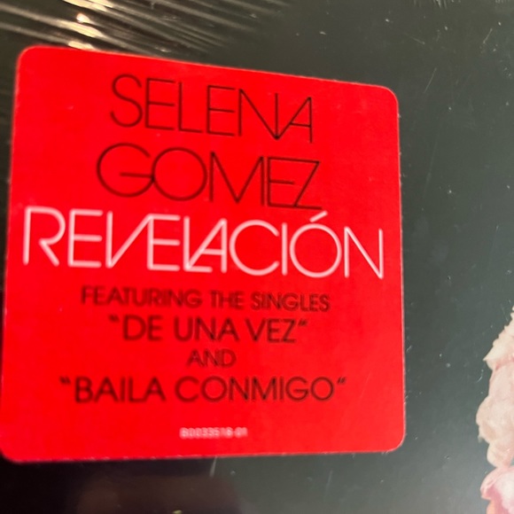 Selena Gomez Revelación- Vinyl - Picture 2 of 3